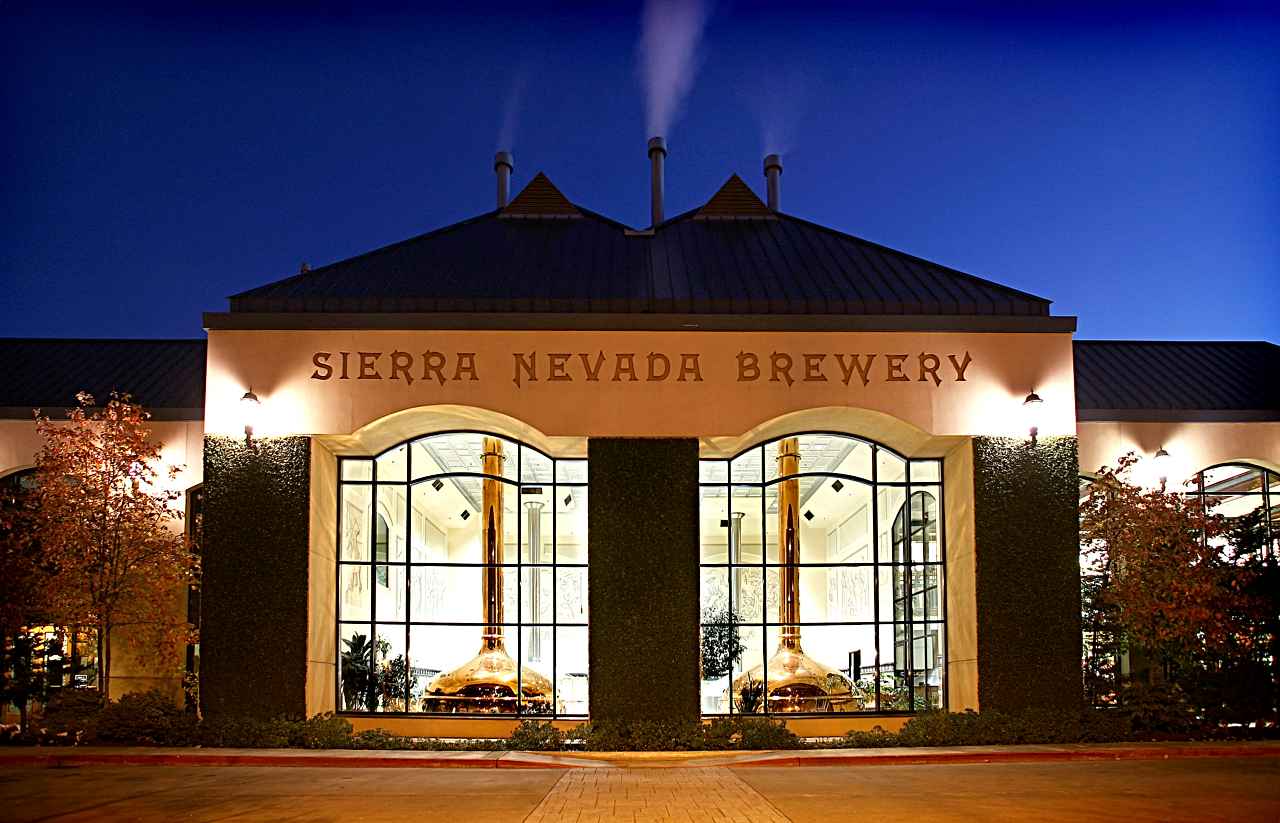 The brewery at night (Photo courtesy of the Sierra Nevada Brewing Co.).